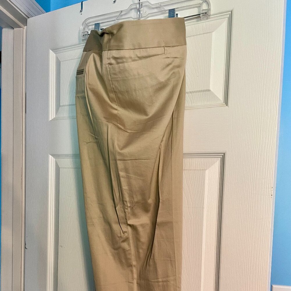 Women's Tan Capri Pants